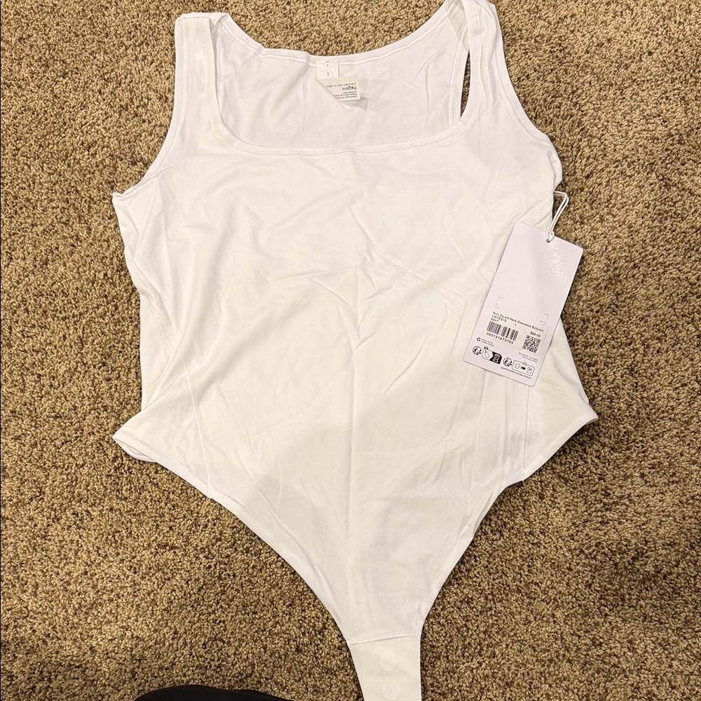 lululemon athletica Scoop Neck Sleeveless Bodysuit in Black and White Duo - Picture 2 of 5